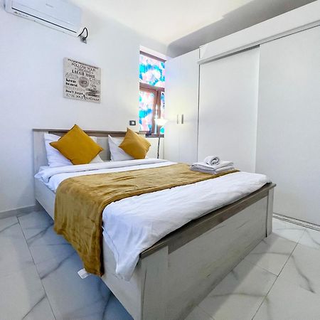 White Studio Bucharest Luaran gambar