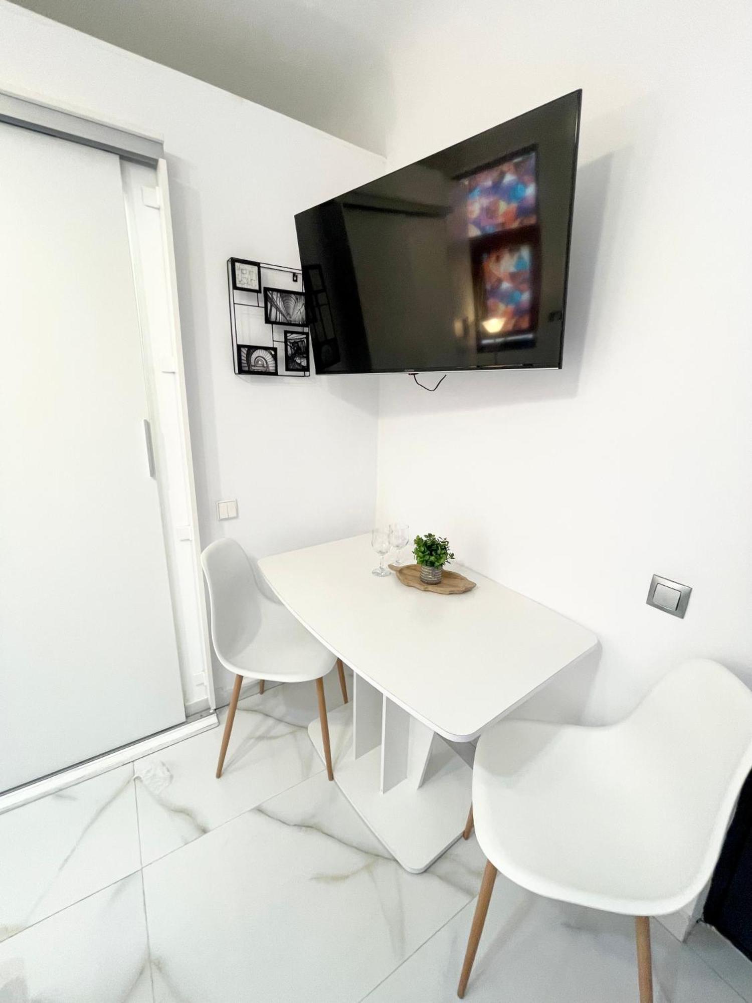 White Studio Bucharest Luaran gambar