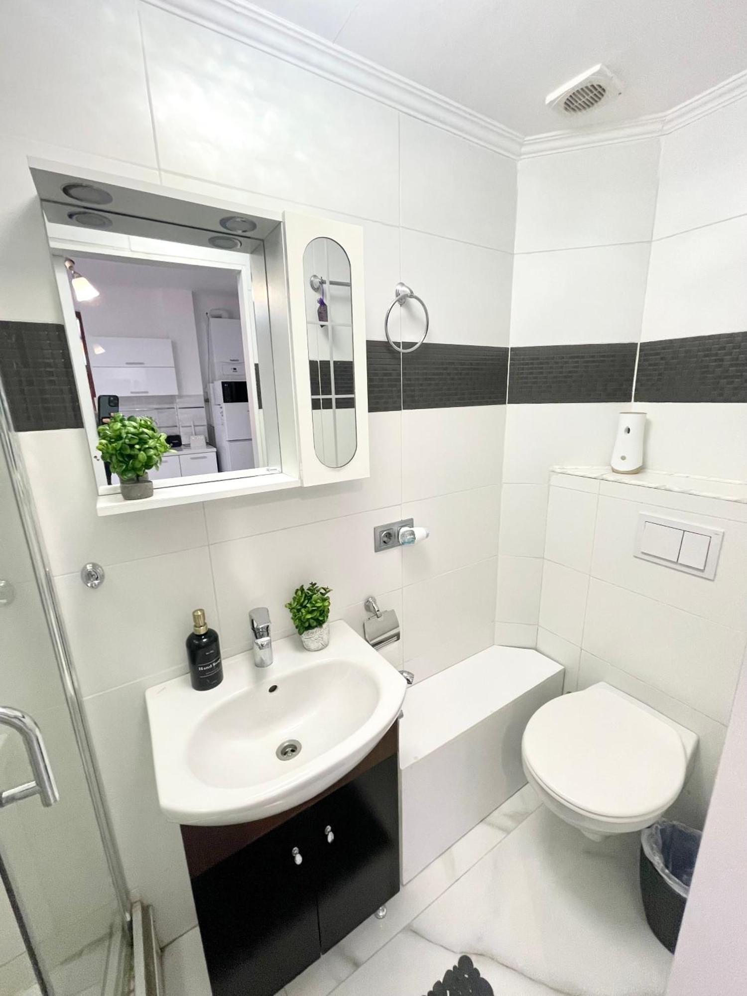 White Studio Bucharest Luaran gambar