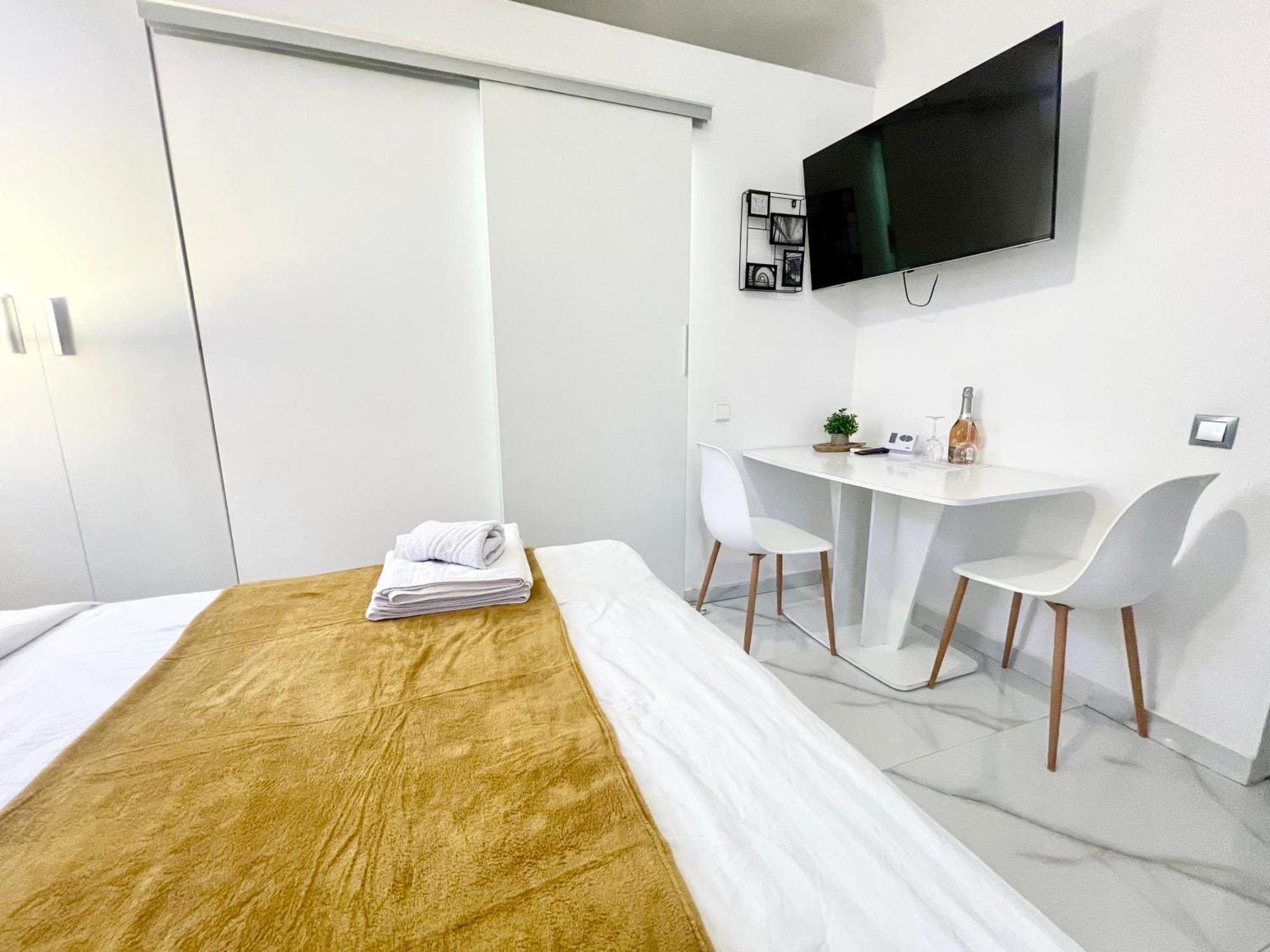 White Studio Bucharest Luaran gambar