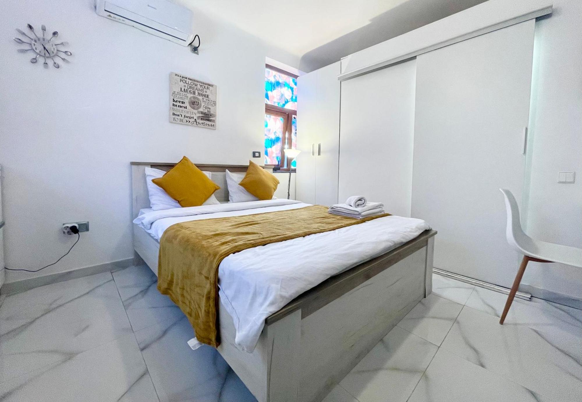 White Studio Bucharest Luaran gambar