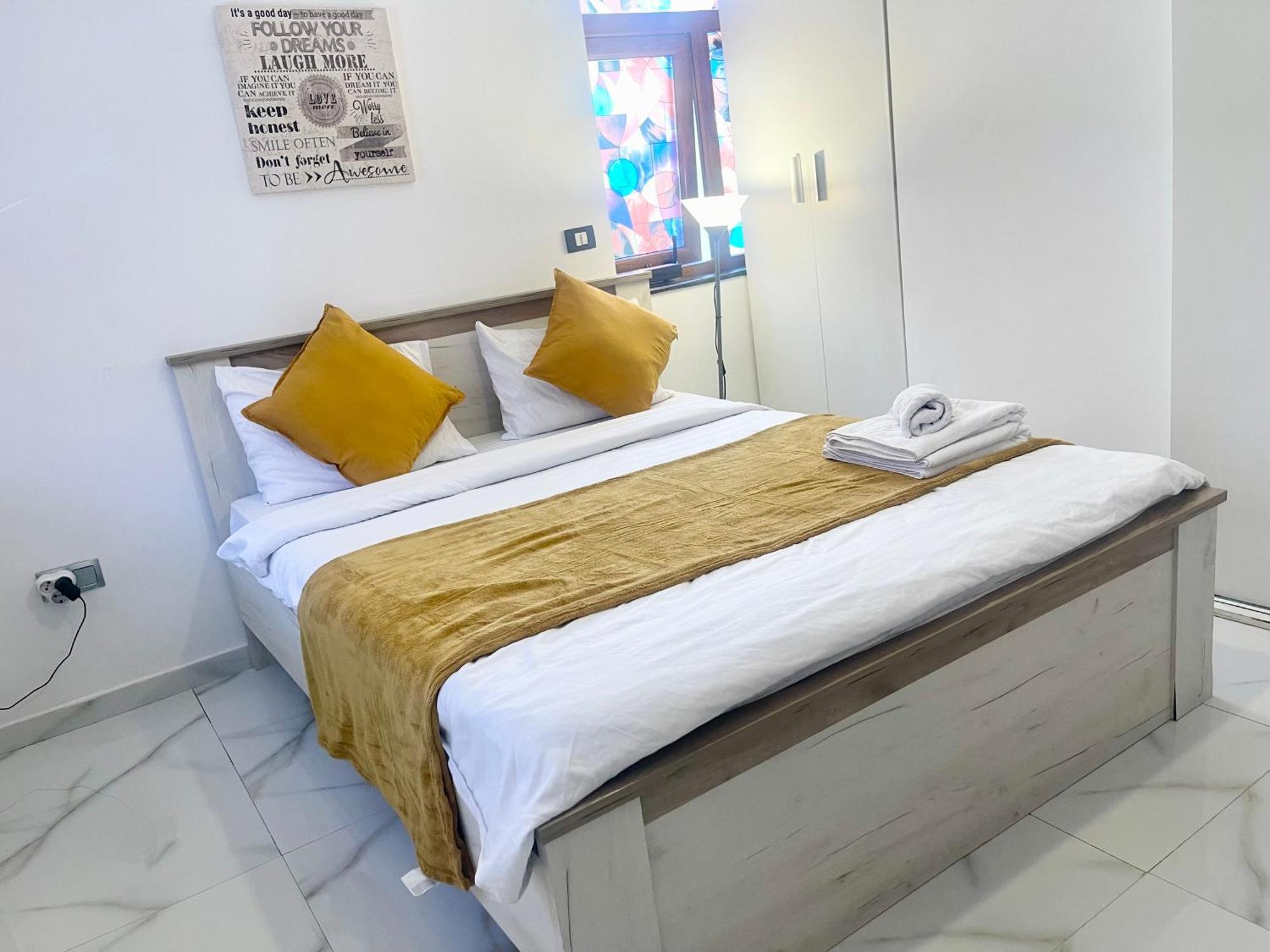 White Studio Bucharest Luaran gambar