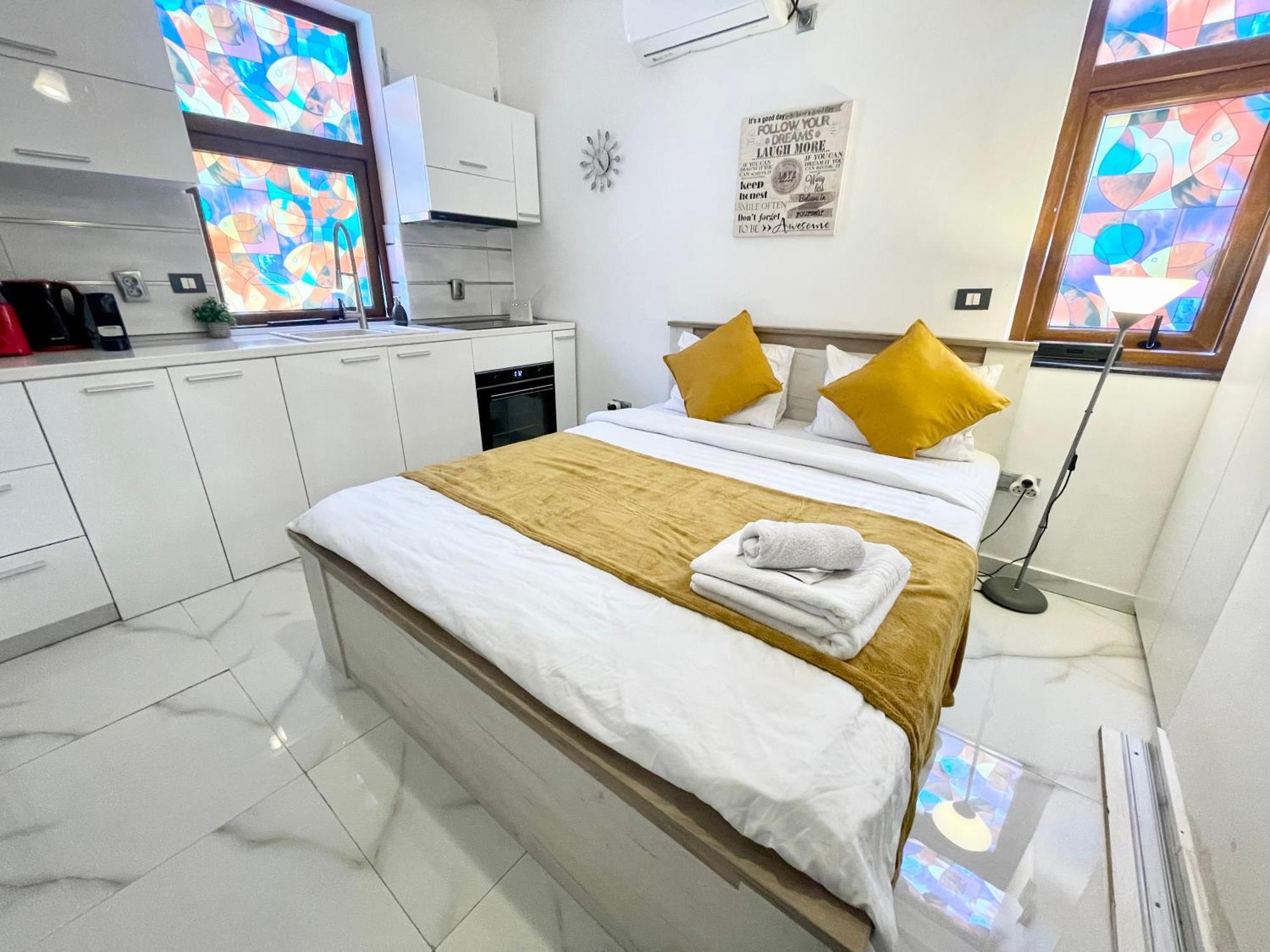 White Studio Bucharest Luaran gambar
